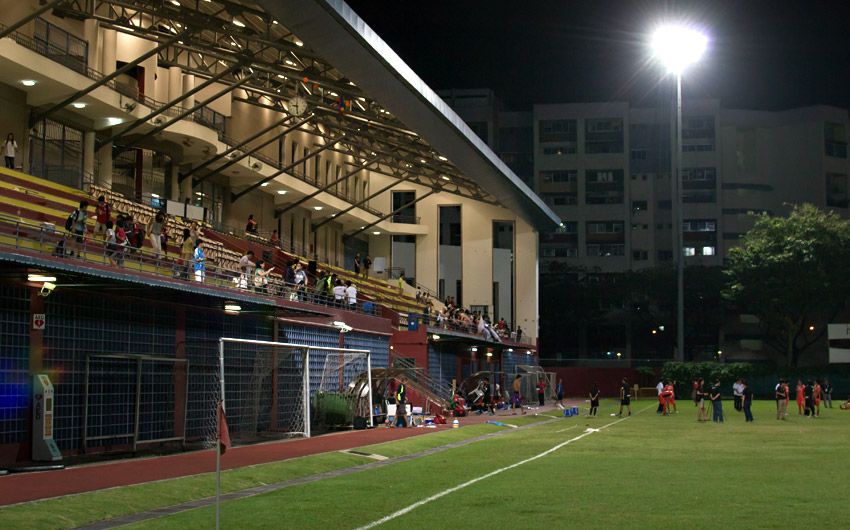 Jurong East Stadium nach dem Schlusspfiff
